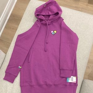 Oversized magenta hoodie
